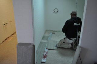 67 Klinker lægges på toilettet 28-12-2015